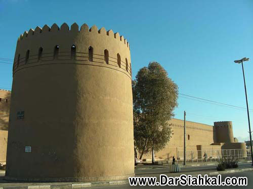 برج و باروی قدیمی یزد