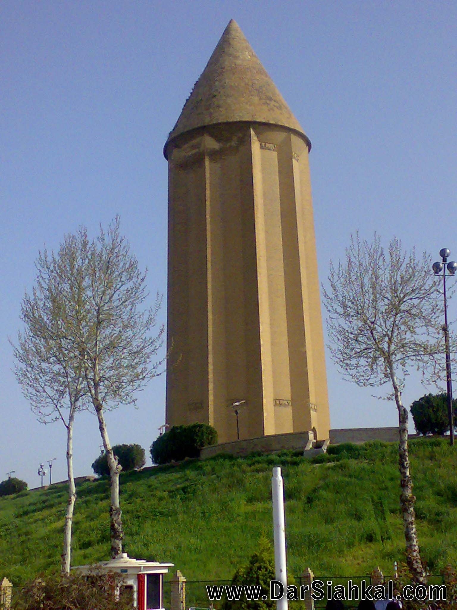 گنبد قابوس(قابوس بن وشمگیر بن زیار دیلمی)