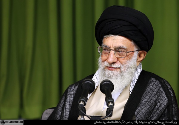 ایستادگی در برابر نظام سلطه بین‌المللی باید در شعر شاعران ظهور و بروز داشته باشد