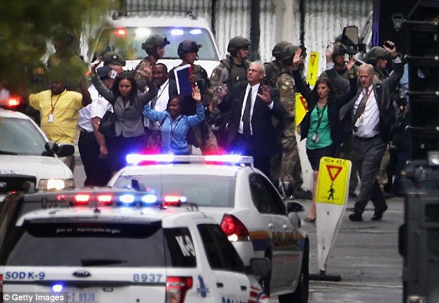 تعداد قربانیان تیراندازی در نیروی دریایی آمریکا به ۱۳ نفر رسید/ کشته‌شدن عامل تیراندازی