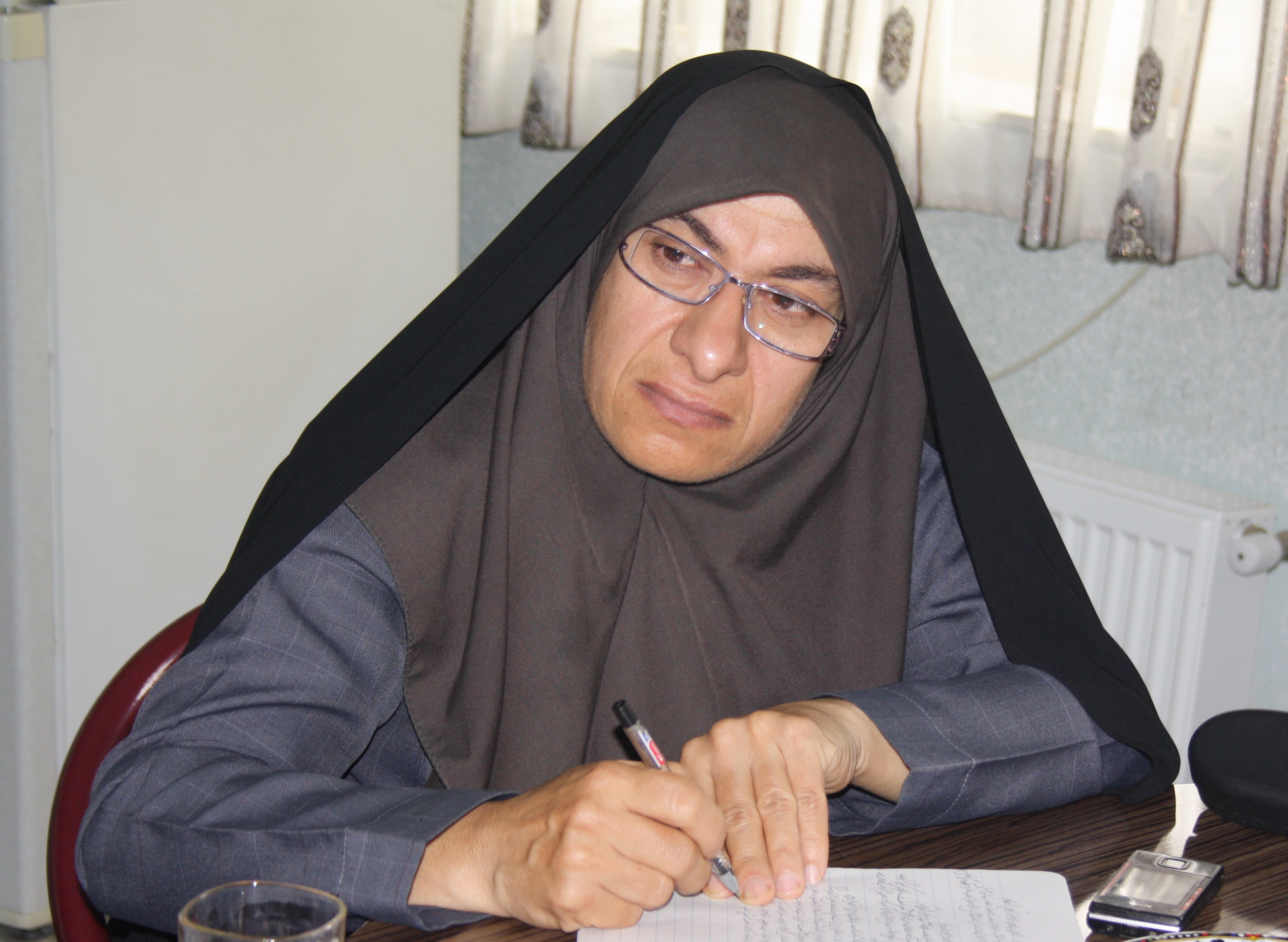 ۶ سئوال مخاطبین سایت درسیاهکل از سهیلا قاسمی