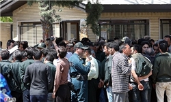 کارگران کارخانه سیمان لوشان مقابل استانداری گیلان تجمع کردند