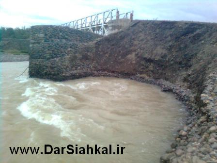 ۳ گوشواره پل بر اثر سیل درسیاهکل تخریب شد