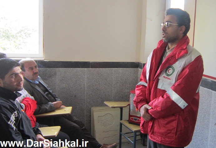 dadras_helal_ahmar_dar_siahkal (1)