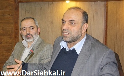 برخی از اهل عناد می گویند که من کارآمد نیستم/ نوبخت به من گفت خیلی مردی / پیش وزیر شعر نمی خوانیم