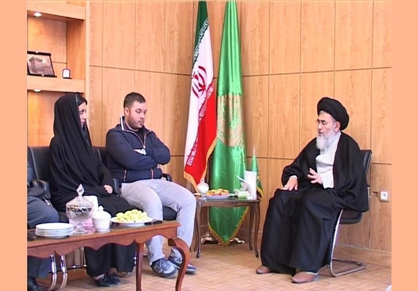 یک ایتالیایی در دیدار با تولیت شاهچراغ مسلمان شد