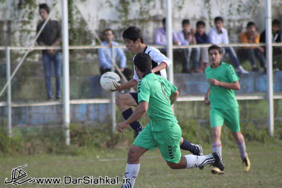 تیم فوتبال جوانان همیاری سیاهکل برابر شهرداری انزلی پیروز شد