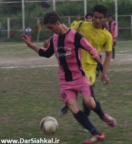 تیم فوتبال دخانیات رشت با هفت گل، همیاری سیاهکل را شکست داد