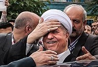 واکنش دانشجویان به حضور هاشمی در دانشکده فیزیک دانشگاه امیرکبیر/ دلواپس دستاوردهای شهید شهریاری در همین دانشگاه هستیم +تصاویر