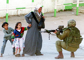 israeli_soldiers_vs_palgirl (46)