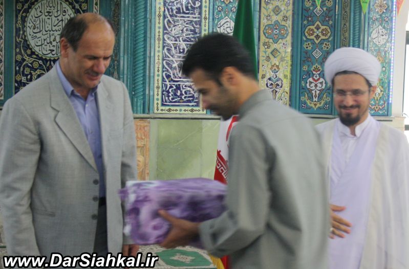 تجلیل از مدیر مسئول سایت درسیاهکل در نماز جمعه سیاهکل+تصاویر