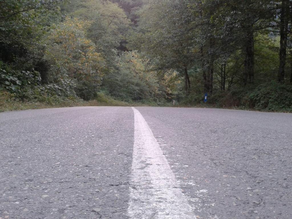 ترمیم و بازسازی ۲۰ کیلومتر از محور دیلمان – سیاهکل آغاز شد