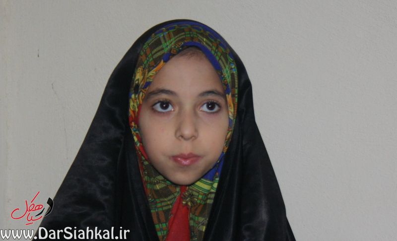 دختر بچه حافظ قرآن سیاهکلی که چادر گرفتن را از حضرت زهرا (س) یاد گرفته است+عکس