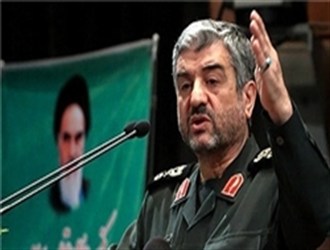 القاء تقابل سپاه با دولت هدف عملیات روانی دشمن/ برخی از مسئولین برای رأی مردم کار  می کنند