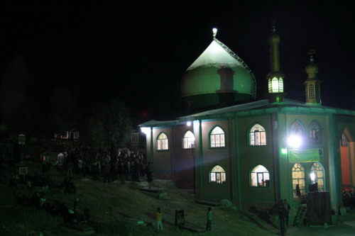 آیین سنتی و مذهبی علم واچینی بقعه شاه شهیدان برگزار شد