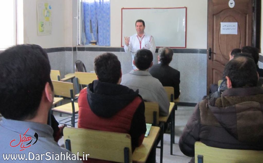 شوراها و دهیاران سیاهکل با کمک های اولیه امداد و نجات آشنا شدند+تصاویر