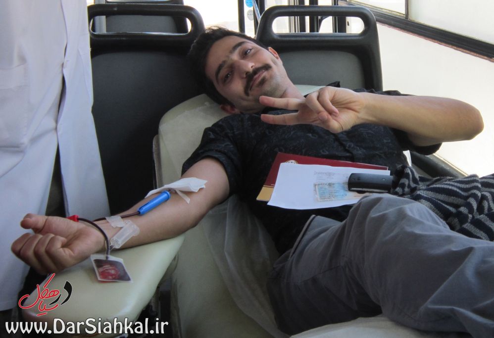 کارکنان ادارات و مردم سیاهکل خون خود را به نیازمندان اهداء کردند+گزارش تصویری