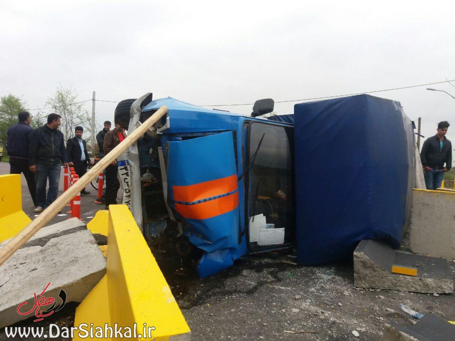 جاده سیاهکل به سنگر در تقاطع لشکریان برای چندمین بار حادثه آفرید+گزارش تصویری