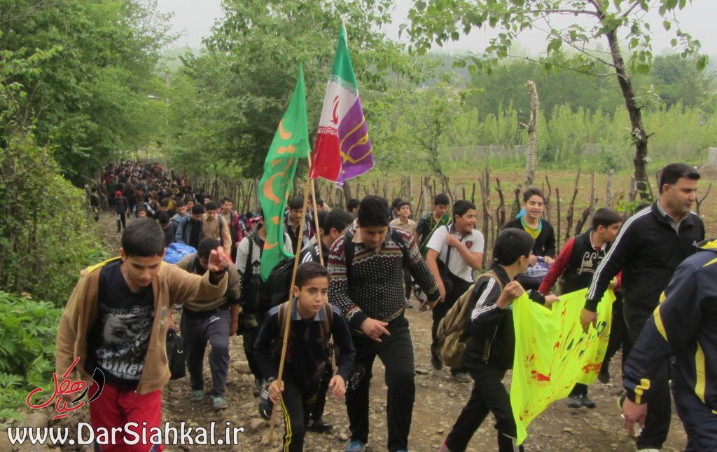 پیاده روی رهروان شهدا در سیاهکل برگزار شد+گزارش تصویری