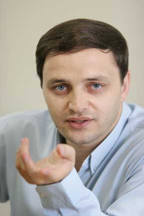 دستان خالی رسانه و بالا بلندی شهدا