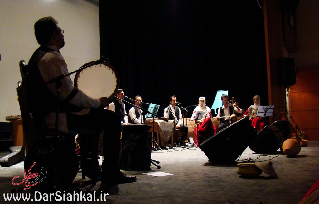 گروه موسیقی مهر گیلان با همراهی استاد رجبی در سیاهکل هنرنمایی کرد+گزارش تصویری