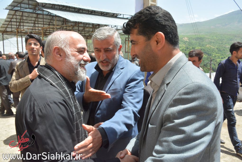 شهدایی که مسئولین را در یک روز خاص به روستای کمنی می کشانند+تصاویر حاشیه ای