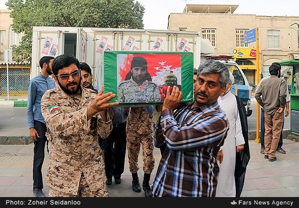 تشییع غریبانه‌ی پیکر ۱۰ شهید مدافع حرم در قم + تصاویر