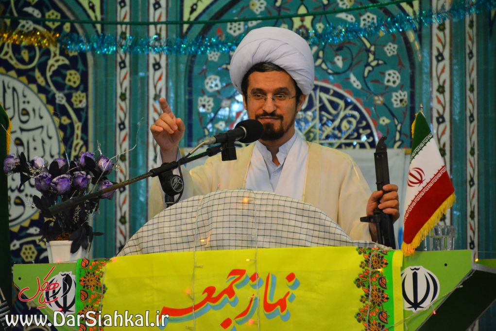 در سال ۸۸ دشمن به وسیله عناصر سست عنصر در کشور وارد شد و زهر خودش را ریخت