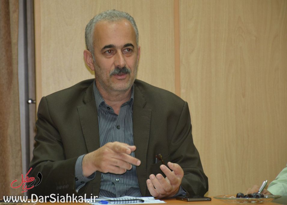 دستور فرماندار به شهرداری سیاهکل برای ترمیم آسفالت سطح شهر تا قبل از سال نو