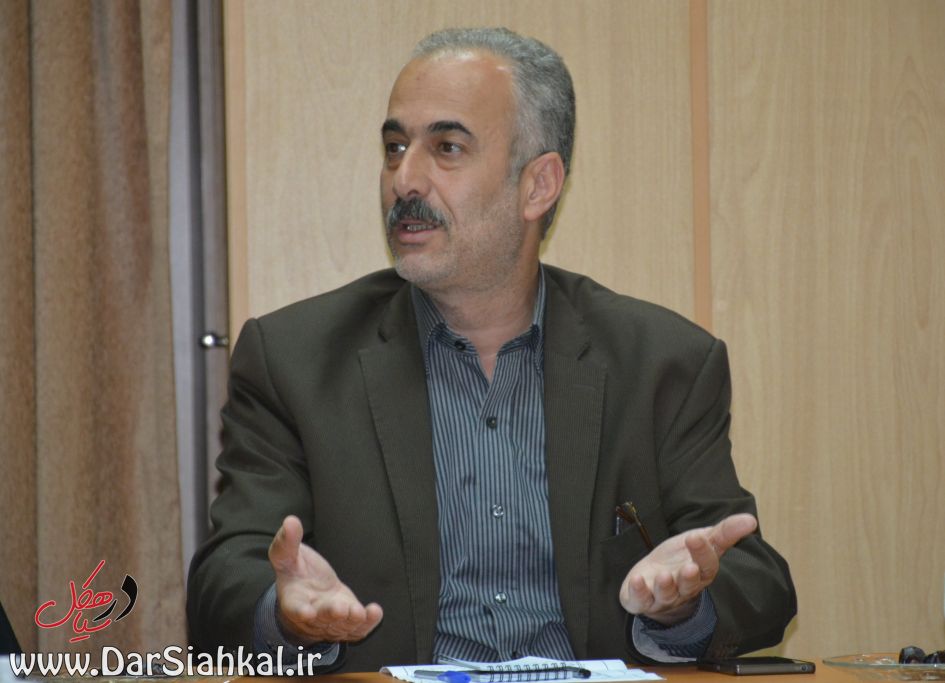 شبه احزاب سیاهکل با قهوه‌خانه نشینی عملکرد دولت و نظام را تخریب می‌کنند