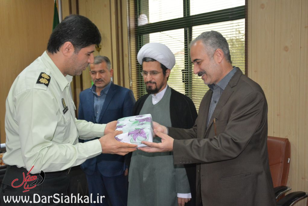کاهش ۳۸ درصدی جرایم در سیاهکل بسیار ارزشمند است/ از فرمانده و مأمورین نیروی انتظامی درسیاهکل قدردانی می کنم+گزارش تصویری