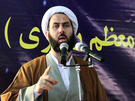 با دوری از حاشیه ها به فکر حل مشکلات مردم باشید/ کنسرت برای مردم نان و آب نمی شود