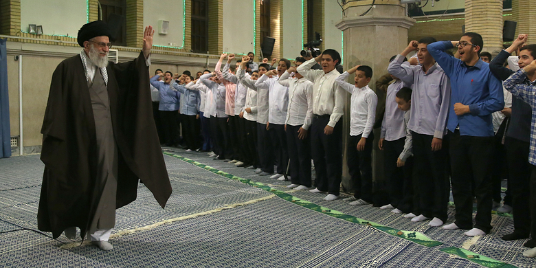 فردای کشور متعلق به شماست؛ آماده شوید/ یکی از اهداف دشمن نفوذ در نوجوانان و جوانان است