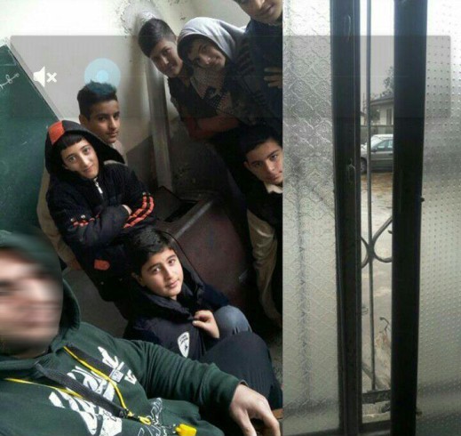 دانش آموزان لاهیجانی در گرمای مطلوب مدارس یخ میزنند +عکس