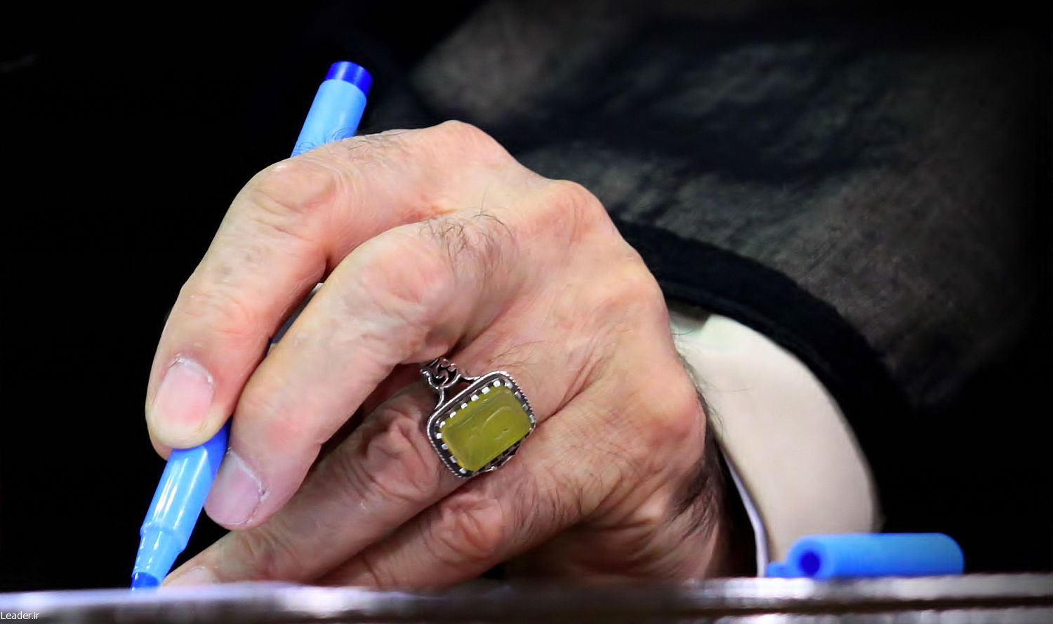 موافقت امام خامنه‌ای با اعطای تسهیلات به سربازان زلزله‌زده کرمانشاه