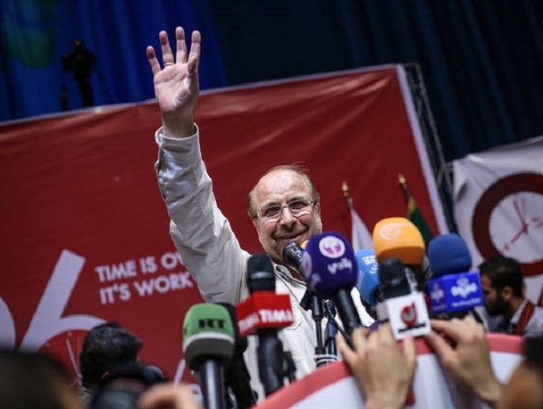 مگر پیاده رو حمام زنانه و مردانه است که دیوار بکشیم؟ حرف‌هایی بزنید که در خلوت خودتان، خودتان به خودتان نخندید