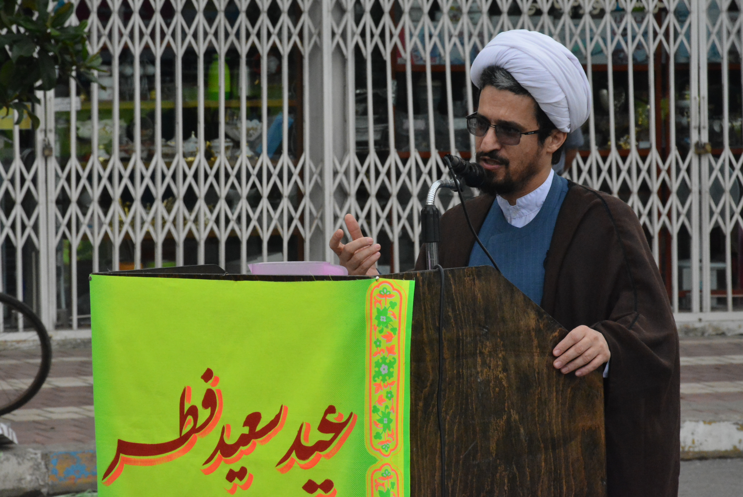 مسئولین شهرستان و کشور باید مواظب گفتار و رفتار خودشان باشند