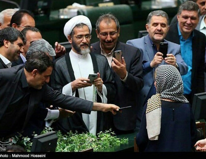 واکنش‌های اجتماعی به #سلفی ــ حقارت+عکس