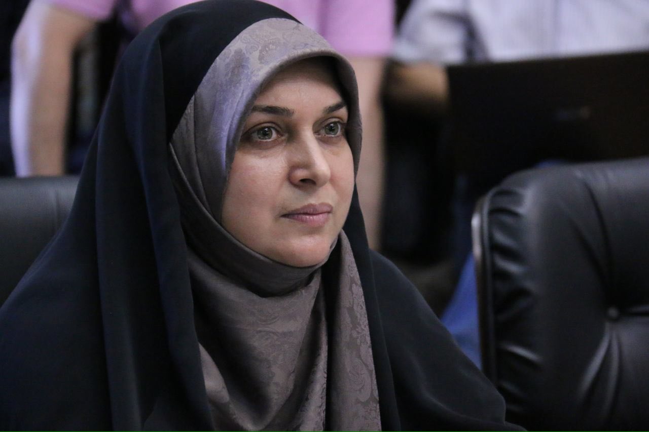 انتقادسخنگوی شورا به عدم پوشش مناسب برخی از پرسنل شهرداری رشت/بیاعتنایی به موضوع عفاف وحجاب خیانت بزرگ به شهداست