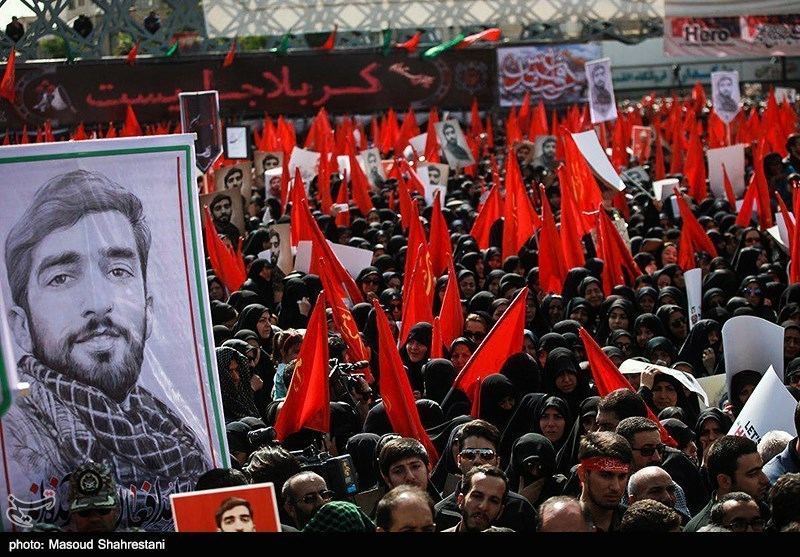 “شهید حججی” تاریخ‌ساز شد/ ثبت بی‌نظیرترین تشییع شهید مدافع‌حرم در تهران