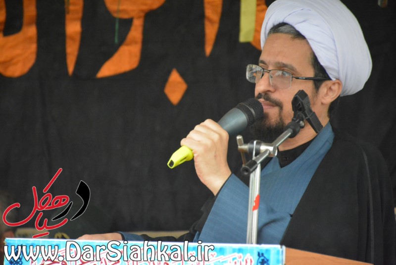 نباید از کنار مشکلات مردم به راحتی گذشت/ مراقب نفوذ دشمن از خارج و داخل باشید