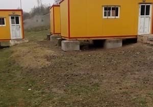 گلایه مردم روستای اروشکی از وضعیت نامناسب مدرسه کانکسی+فیلم