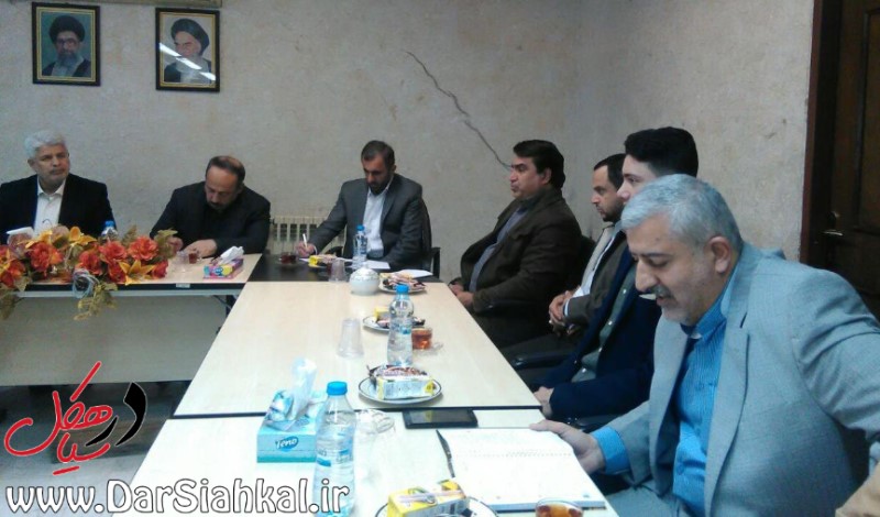 در انتصاب مدیران شایسته‌سالاری را به‌جای جناحی و باندبازی اصل قرار گیرد