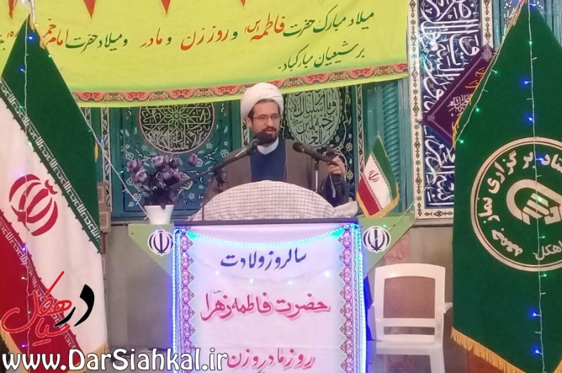 مردم از آسفالت خیابان در روزهای بارانی و خراب شدن آن گله‌مندند/ فتنه گران از شیطنت‌های خود دست برنمی‌دارند+تصاویر