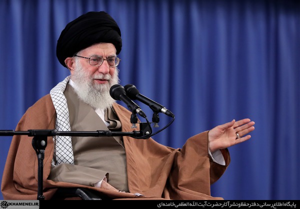 امام‌ خامنه‌ای: همه حواس‌شان را جمع کنند؛ ممکن است دشمن برای سال ۹۸ نقشه کشیده باشد
