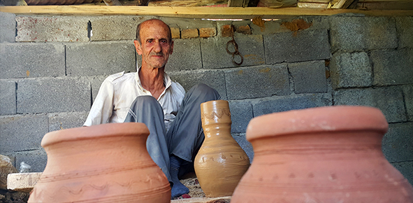 معرفی آخرین بازمانده هنر سفالگری سیاهکل/ روستای کلنادان آشنای استاد محمود شکری+گزارش تصویری