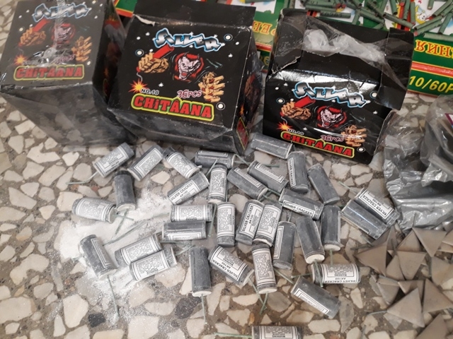 کشف بیش از ۳۶ هزار عدد انواع مواد محترقه درسیاهکل