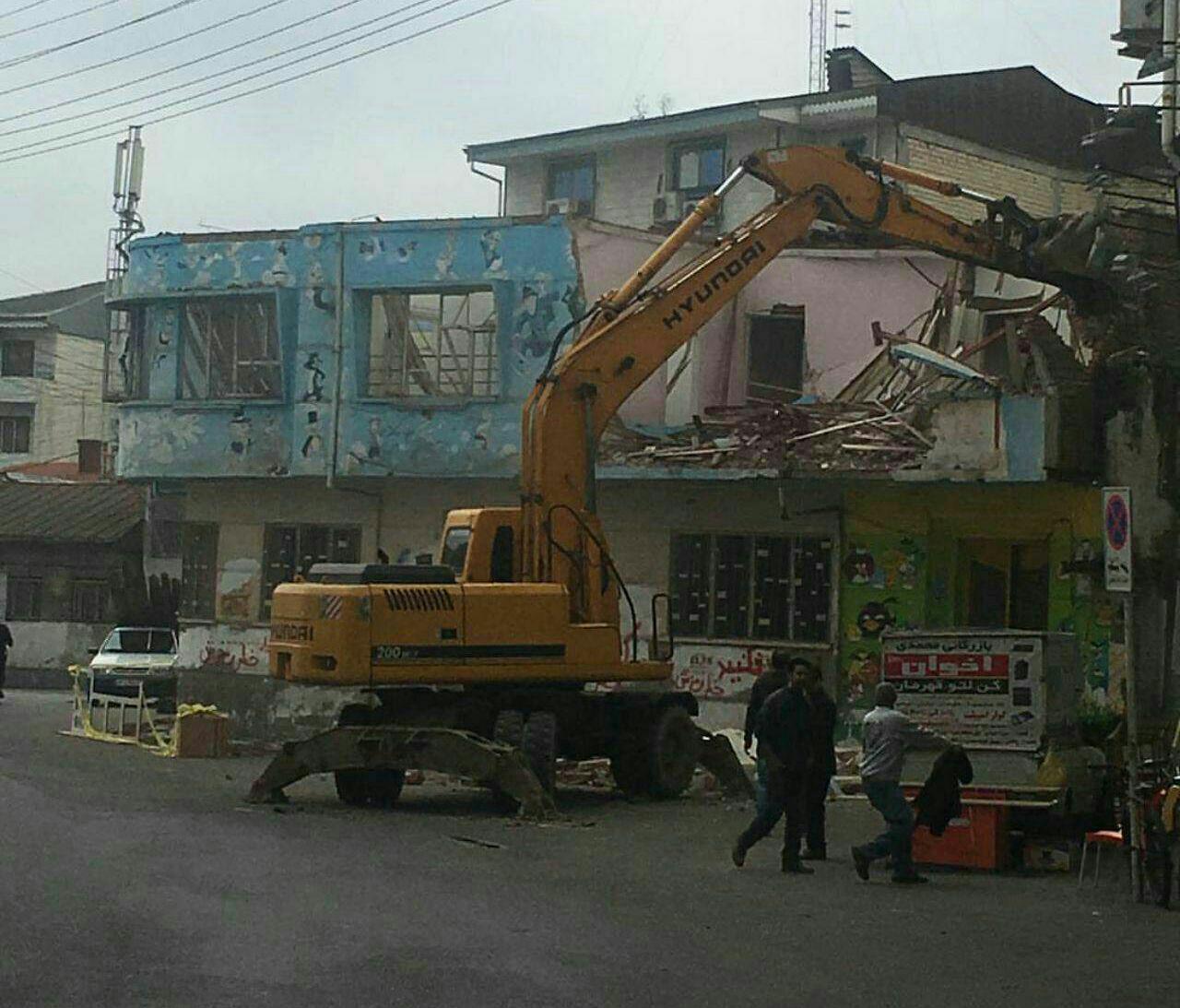 عملیات تخریب خانه کودکی ابتهاج متوقف شد/ شهرداری منطقه یک رشت مجوز ساخت و ساز را صادر کرد