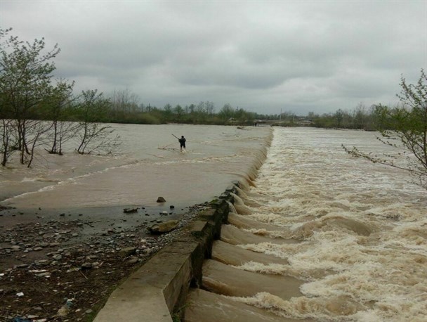 ۲طرف پل آبنمای چهارده انباشته از ماسه و رس است/ برای لایروبی به دنبال اخذ مجوز از محیط زیست هستیم