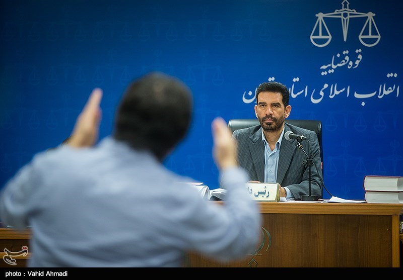 اروپاگردی هادی رضوی با پول بیتالمال به همراه خانم منشی